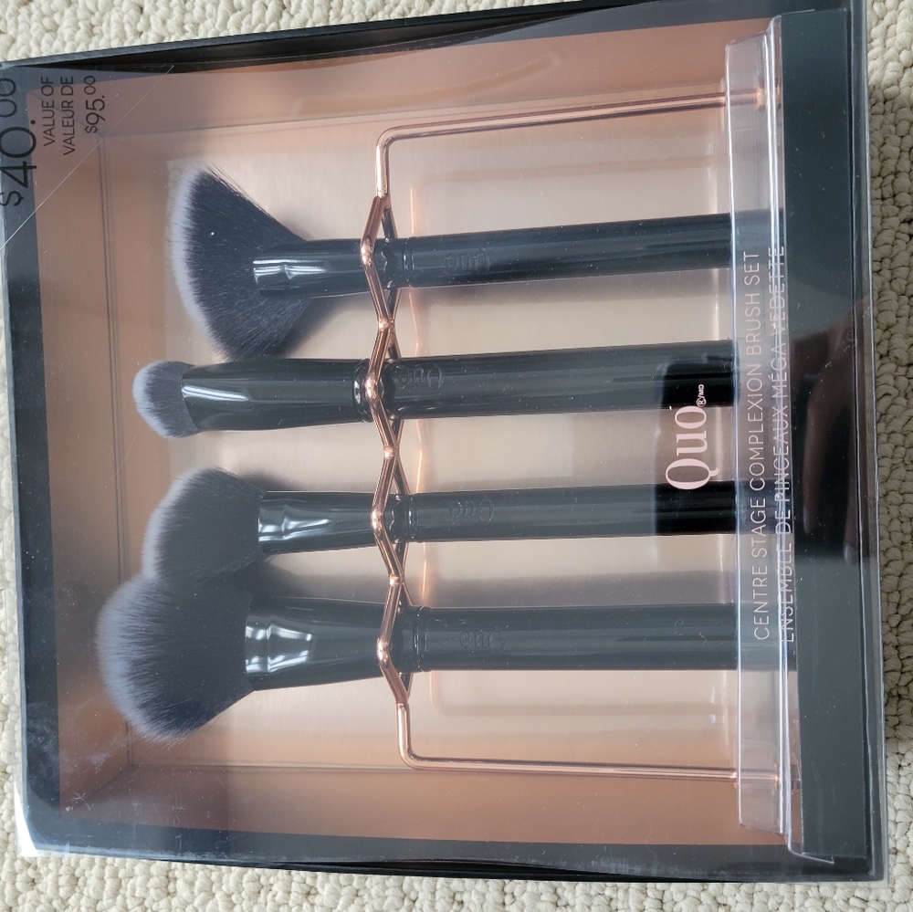 QUO BEAUTY COMPLEXION BRUSH SET WITH STAND